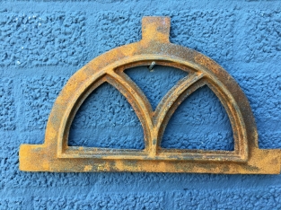 Cast iron stable window V-half round small 32x20